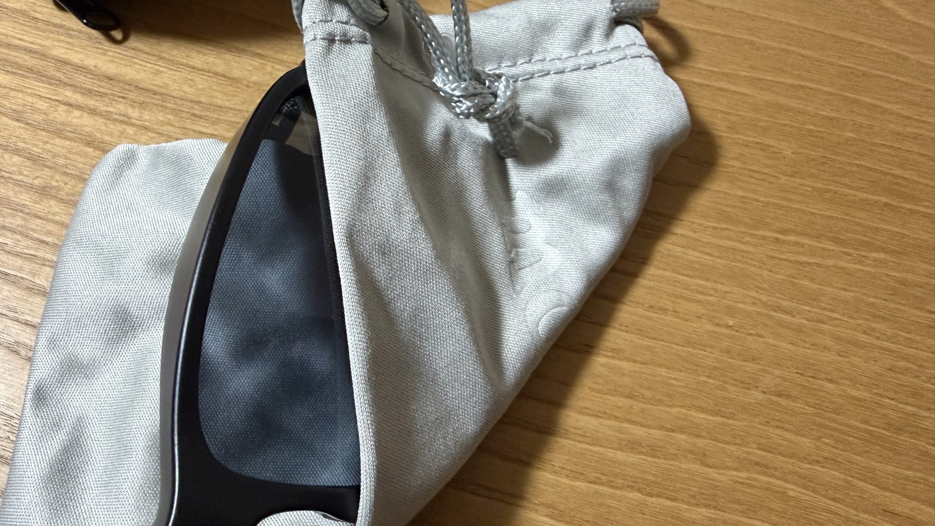 日常の持ち運びは巾着袋。車のドアポケットに入れておける